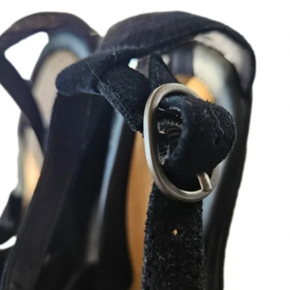 EARTH Caper Suede Wedge EUC - Picture 3 of 9